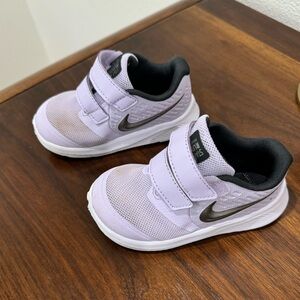 Toddler girl Nike Star Runner (size 6)